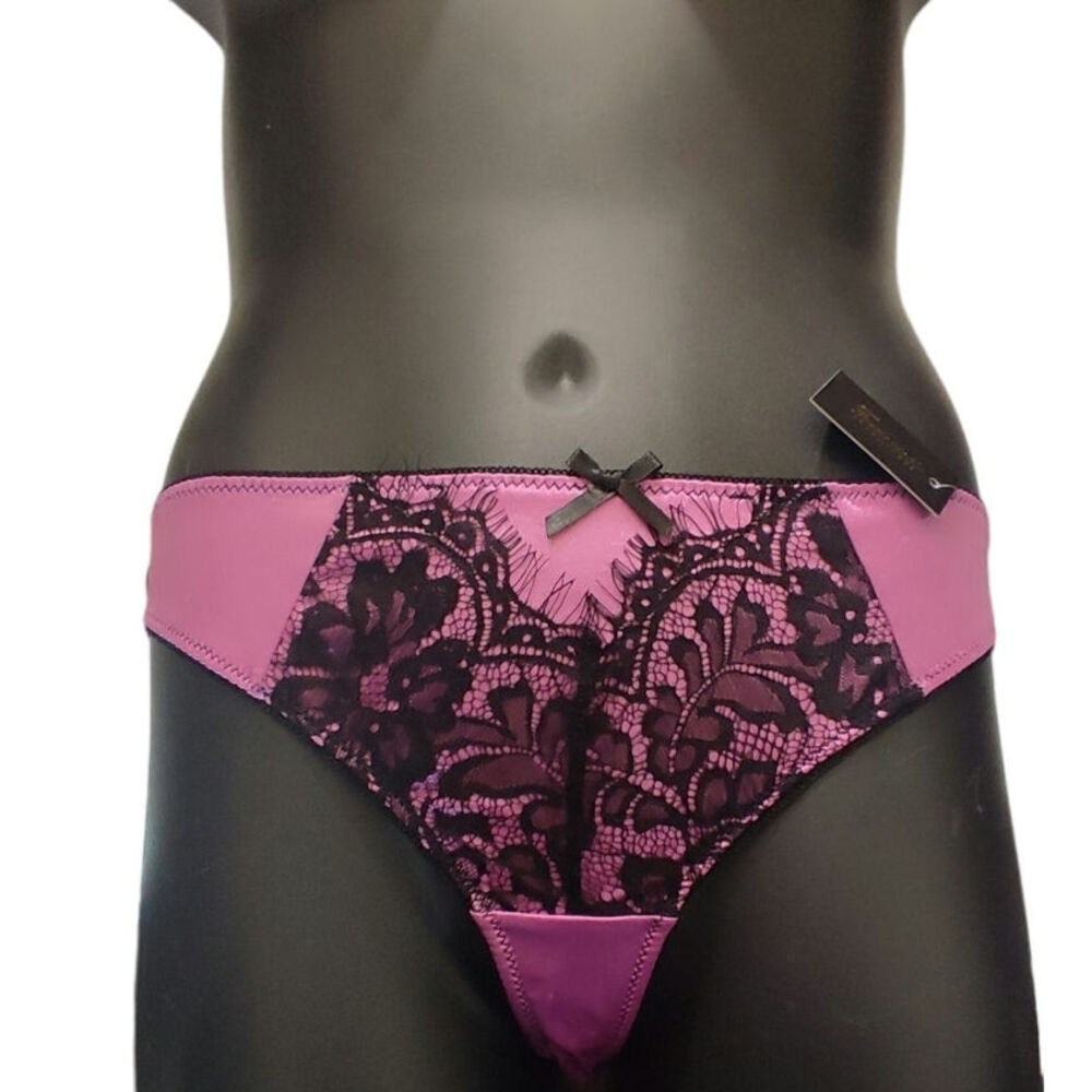 Frederick's of Hollywood Lux Lace Thong Panties Purple New 1X